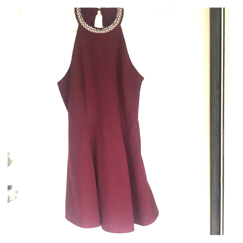 Burgundy sleeveless bejeweled neck dress